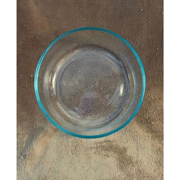 Vintage Pyrex Blue Tint Glass Mixing Bowl 1.75Qt - Picture 2 of 3